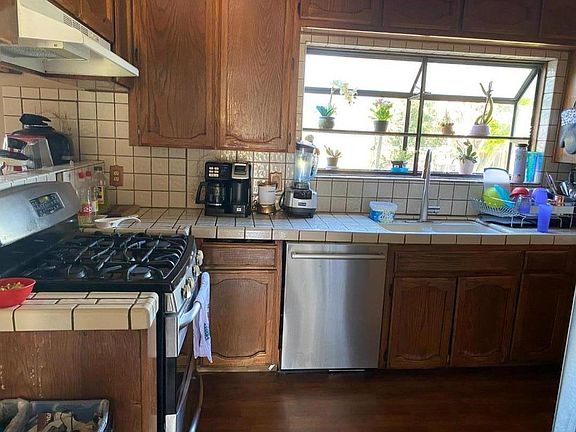 3rd image of 5054 Howes Ln