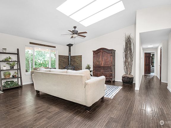 4th image of 1240 140th Avenue SW