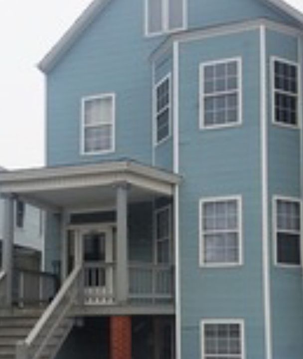 1st image of 4207 N Sawyer Ave Unit G