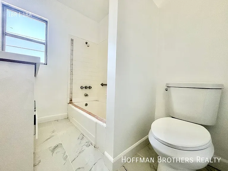 6337 Whitsett Ave #19 — Photo 9
