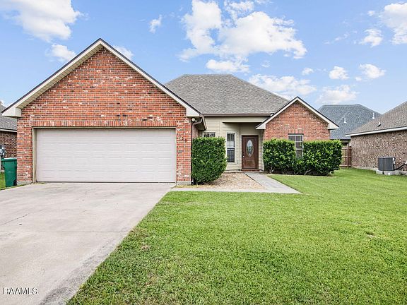 2nd image of 125 Tall Oaks Ln