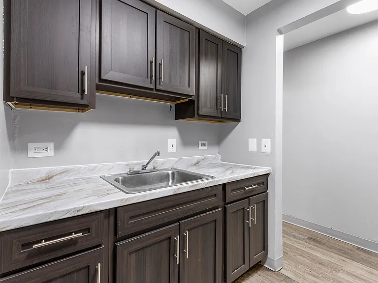 Edgewood Apartments — Photo 15