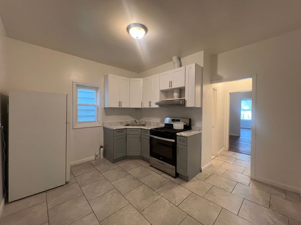 595 15th Ave FLOOR 1