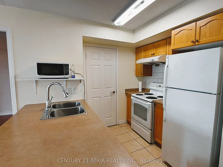 68 Grangeway Ave #808 — Photo 2