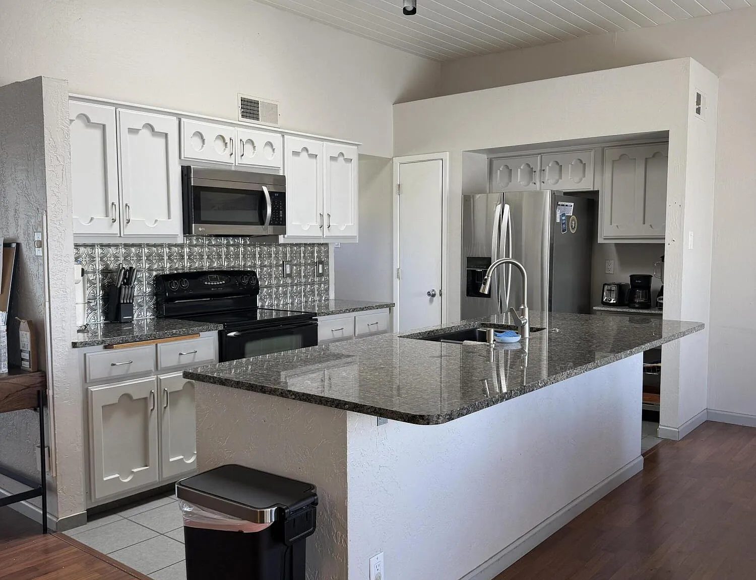 3 bed, 1.5 bath, 1804 sqft, $2,500 — Photo 4