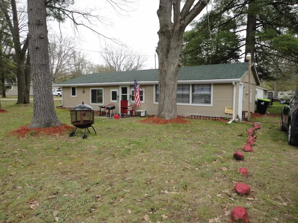 102 W North St, Lake, MI 48632
