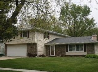101 Andrew Ln, Schaumburg, IL 60193