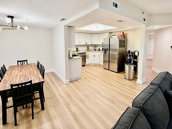 4th image of 1330 Perry St APT 202