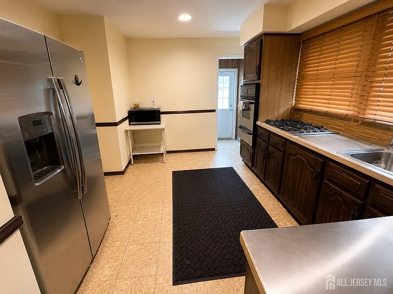 89 Oak Ln — Photo 4