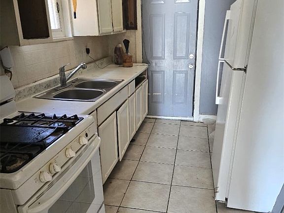 5th image of 813 3rd St