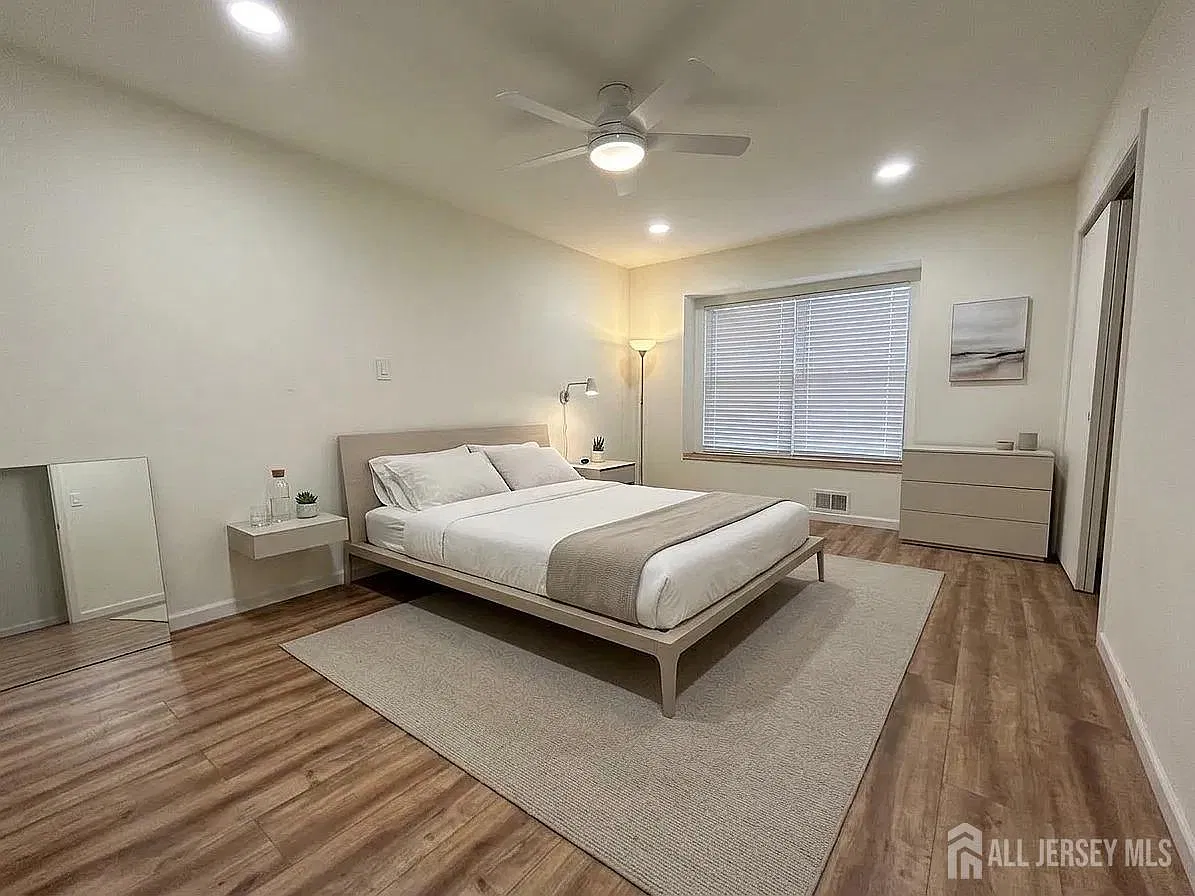 2 bed, 1.5 bath, 1056 sqft, $2,600 — Photo 4