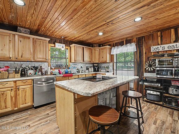 5th image of 182 Rolling Woods Rd