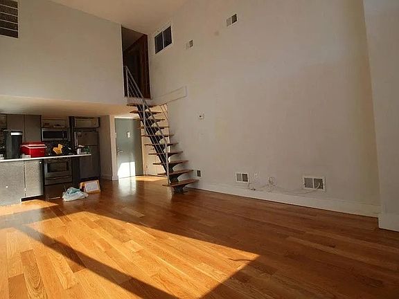 4th image of 96 Meserole St APT 3B