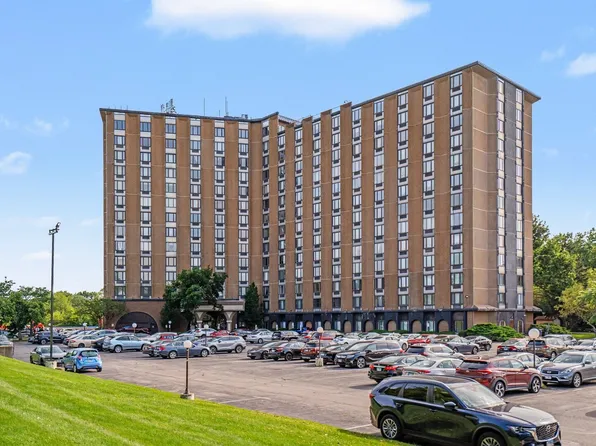 1 Renaissance Pl #3G, Palatine, IL 60067