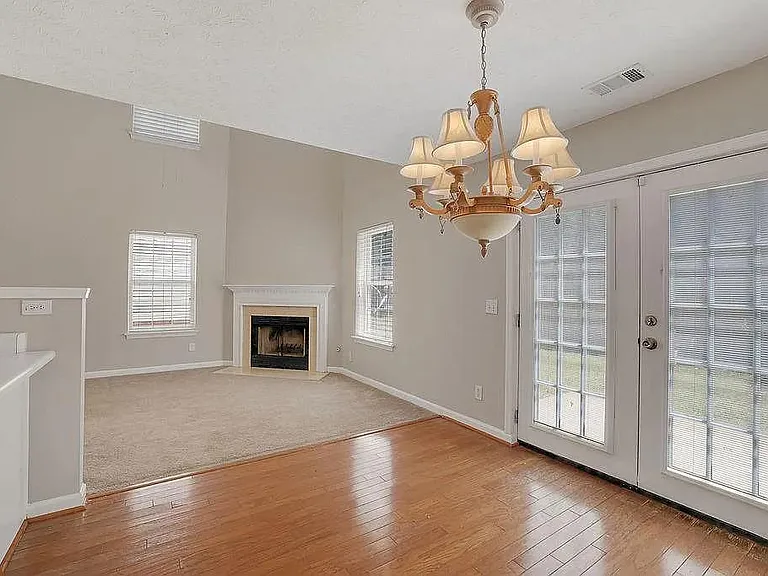 2295 Lexington Ln — Photo 5