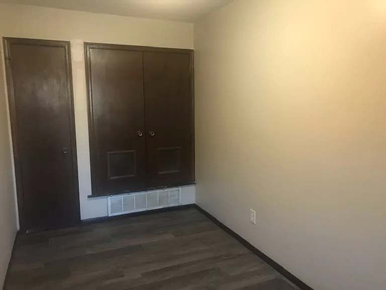 2705 John Dr — Photo 3