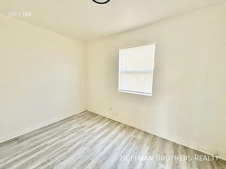 1056 E Rhea St #4 — Photo 3