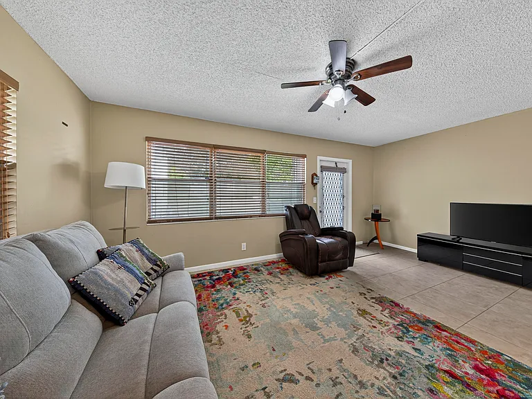125 Newport Ct #I — Photo 10
