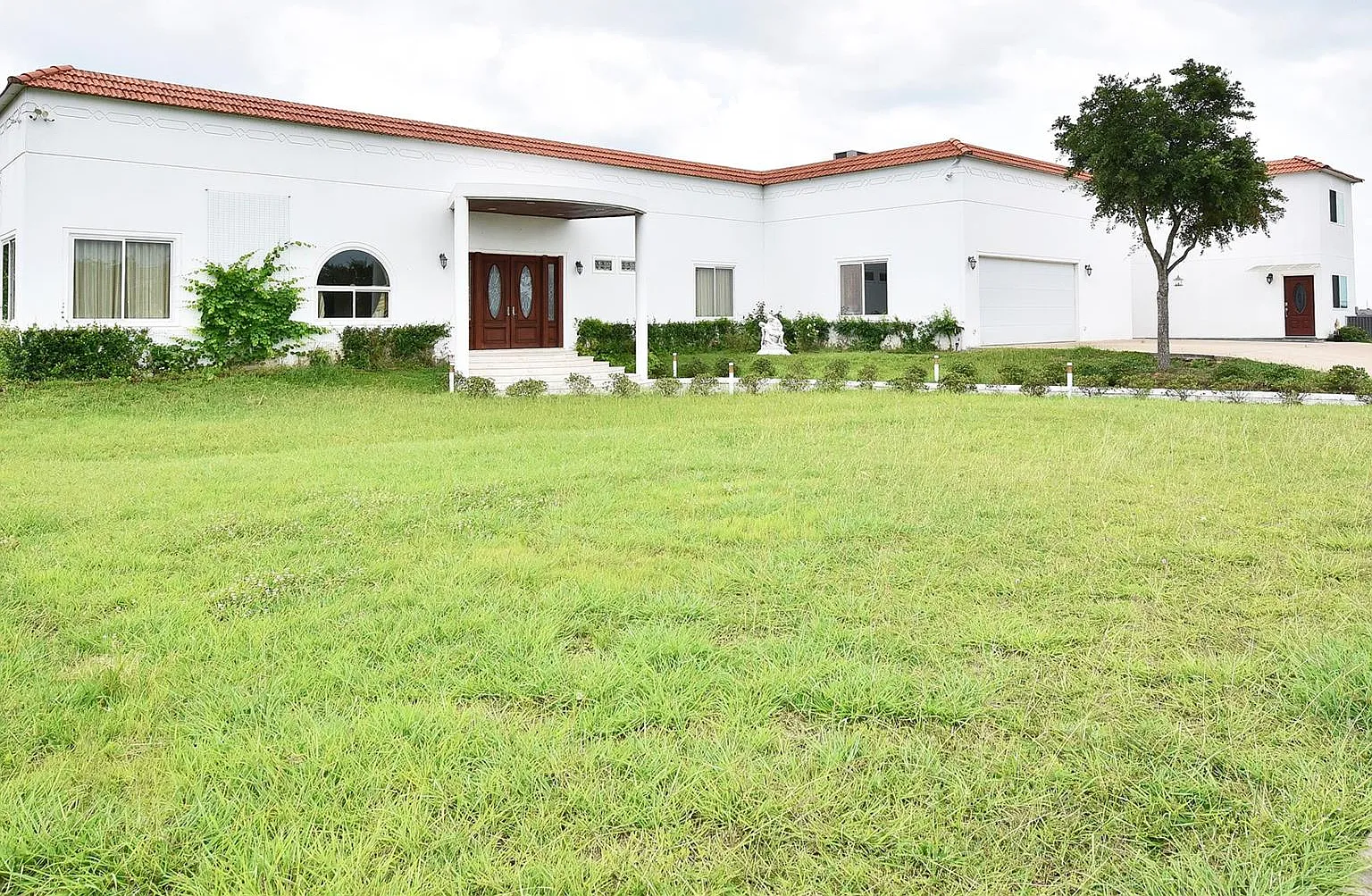 4 bed, 4.0 bath, 3240 sqft, $5,000 — Photo 3