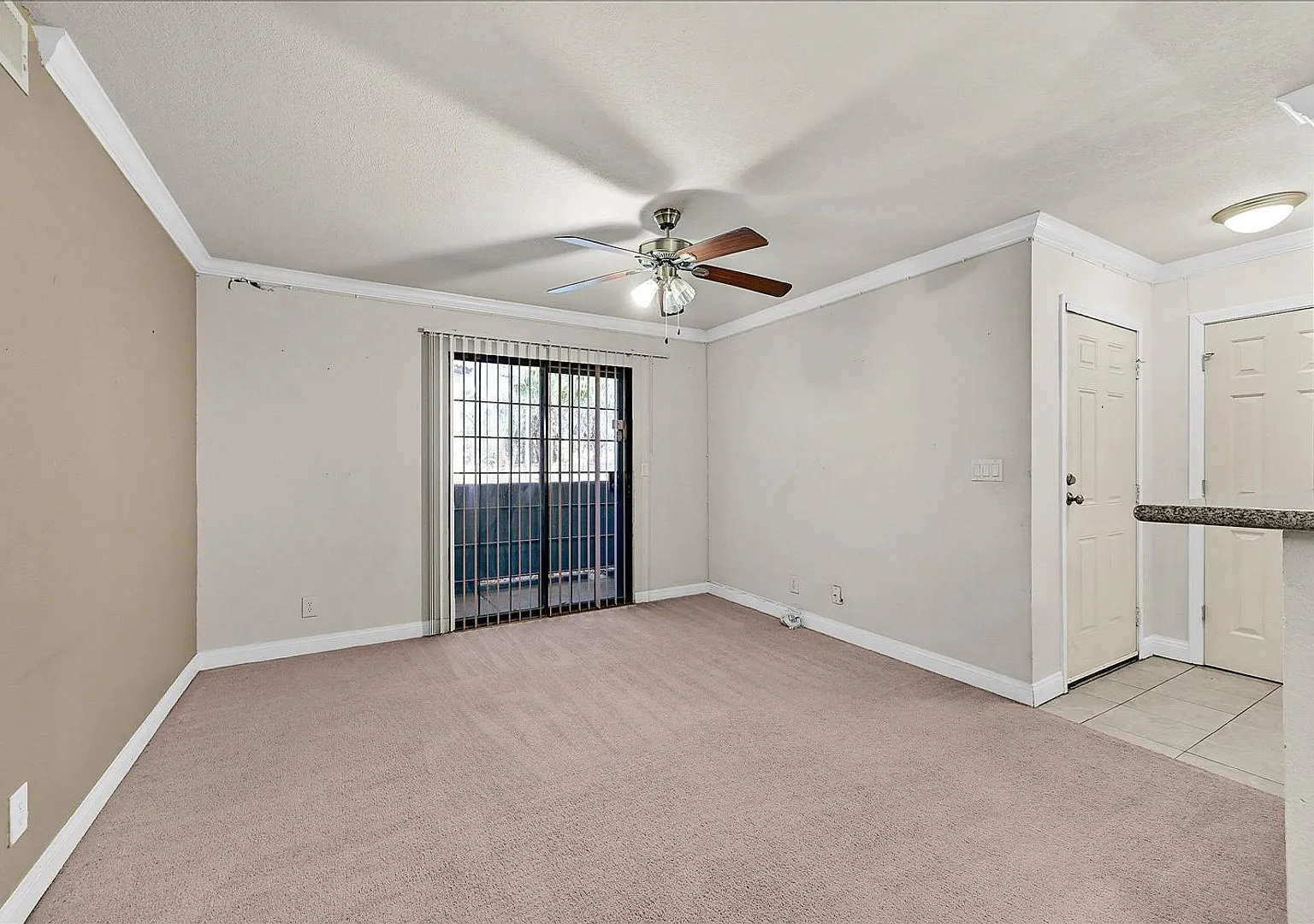 First floor 1-Bedroom 1-Bathroom Condo! — Photo 3