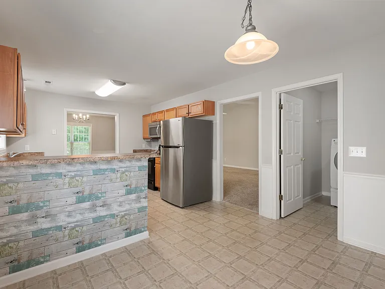 1908 Longburn Dr — Photo 7