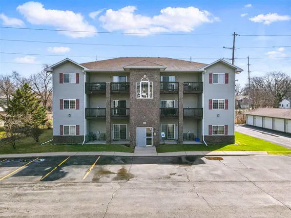 80 Circle Dr APT 5, North Liberty, IA 52317