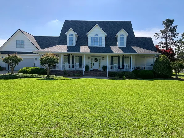 310 Plantation Dr, Alma, GA 31510