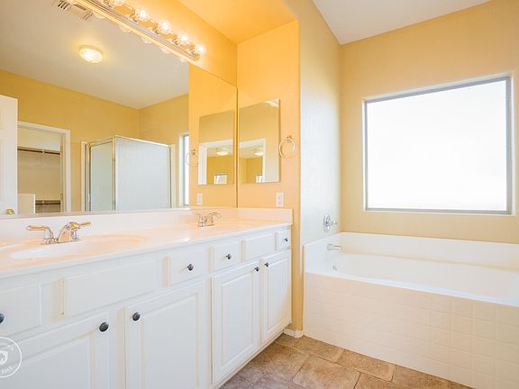 5th image of 15904 W Caribbean Ln