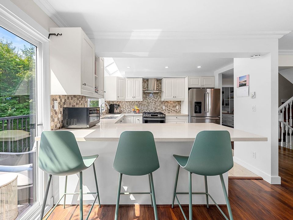 1st image of 230 W 16th St #4