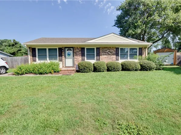 8 Raymond Ct, Portsmouth, VA 23703