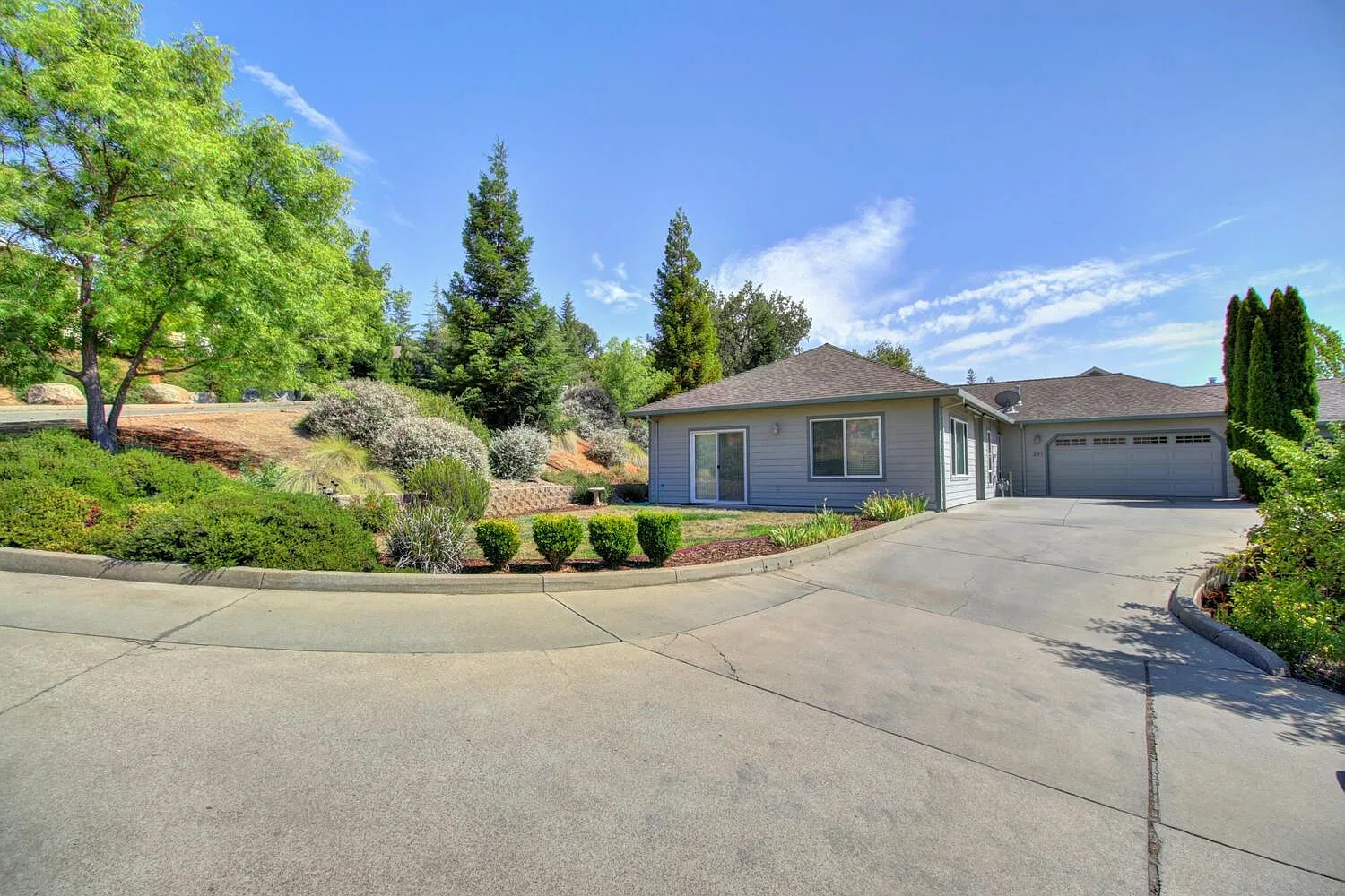 Beautiful and spacious 3 bdrm, 2 bth in Sutter Creek!! — Photo 1