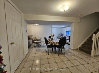 112 Trafalgar Sq, Vaughan, ON L4J 7M9