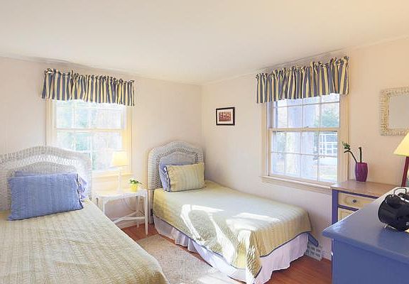 Twin bedroom