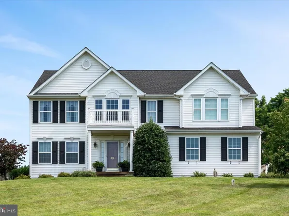 577 Pinnacle Dr, Bunker Hill, WV 25413