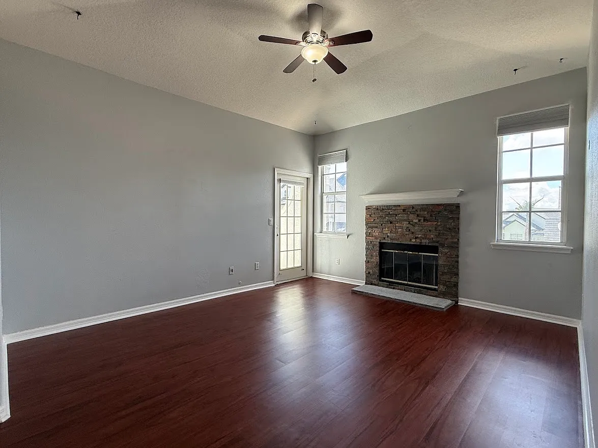 2 bed, 1113 sqft, $1,900 — Photo 3