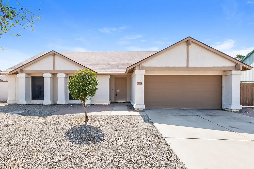 3 bed, 2.0 bath, 1456 sqft, $2,005 — Photo 1