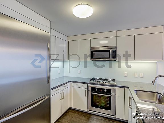 3rd image of 338 Spear St Unit 21A