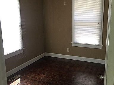 5th image of 106 Sawyer St