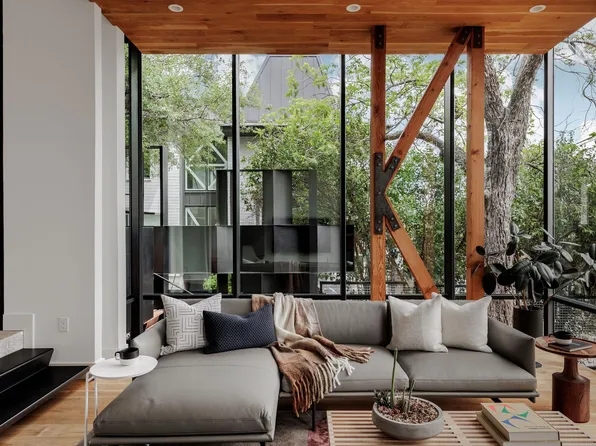 2700 E 12th St, Austin, TX 78702