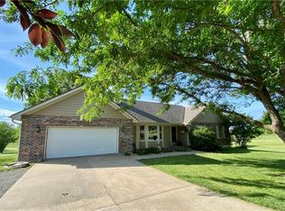 18681 152nd St, Basehor, KS 66007