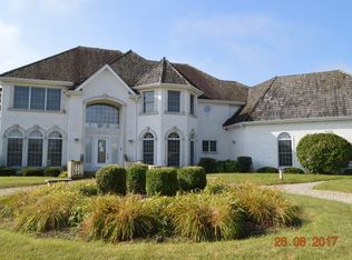 38W299 Stevens Glen Rd, St Charles, IL 60175