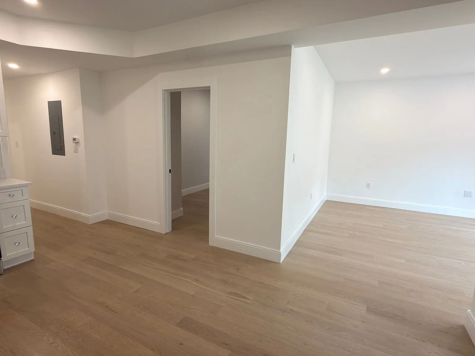 5 bed, 2.0 bath, 1400 sqft, $6,245 — Photo 3
