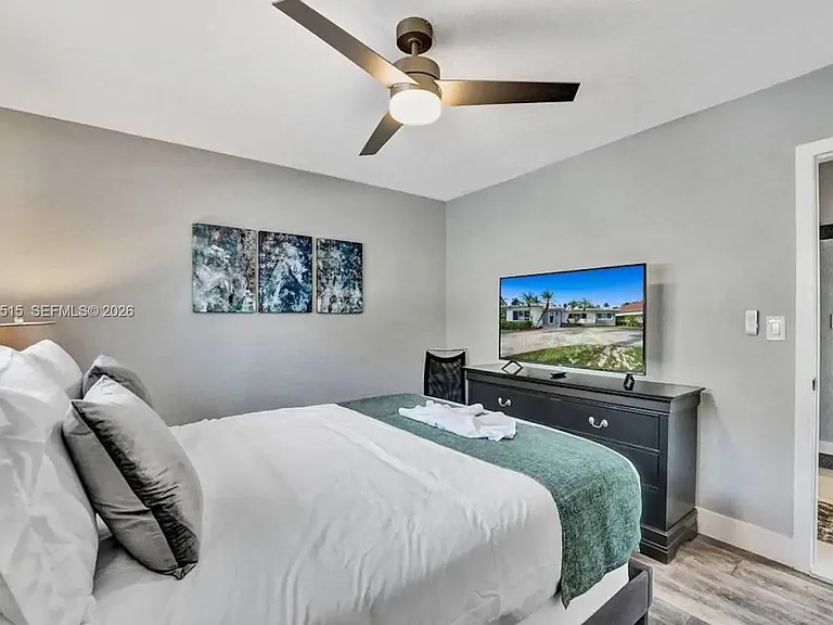1241 Hollywood Blvd — Photo 31