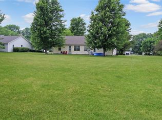 55 Tippecanoe Dr, Charleston, IL 61920