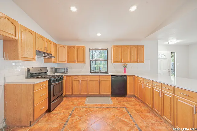 3 bed, 2.0 bath, 1612 sqft, $1,600 — Photo 4