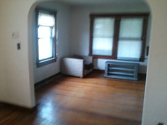 5th image of 1128 Watervliet Ave