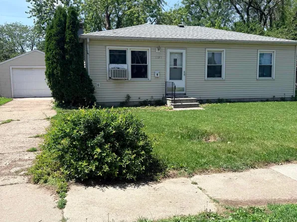1220 Seneca St, Storm Lake, IA 50588