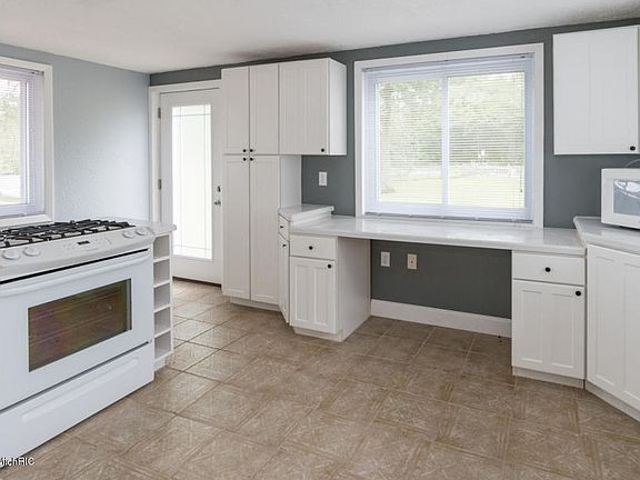 5th image of 4207 Long Lake Dr