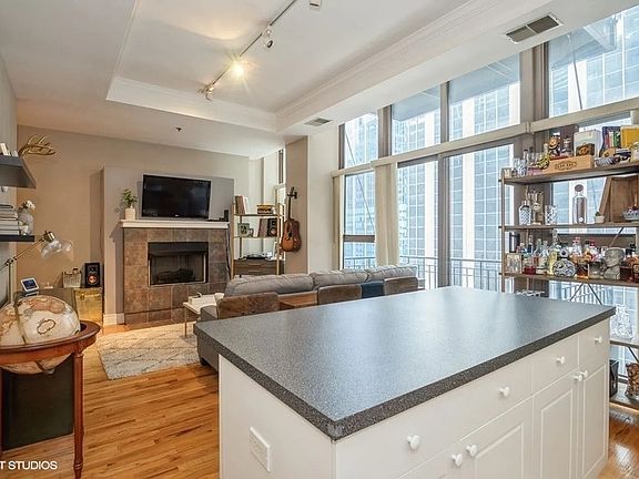 4th image of 212 W Washington St APT 1406