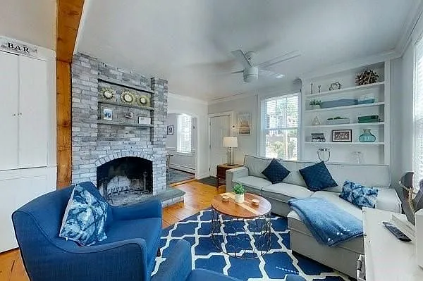 2 bed, 2.0 bath, 1000 sqft, $2,500 — Photo 2